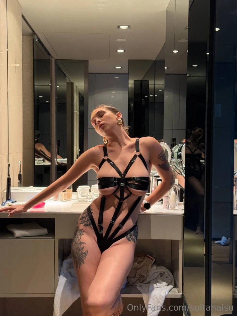 Bathroom break more like heart attack break mirror s lucky to see this 