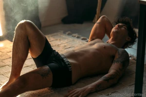 In need of a muscle worshipping part 1