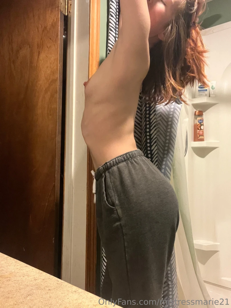 Took a day off who missed me and my perfect little waist 
