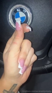 Pretty nails with no cock to put them around