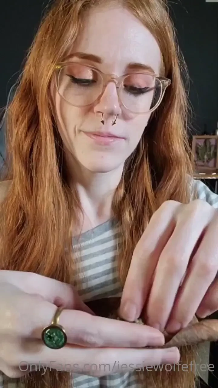 Learn how to roll a blunt on my main page lol this is a good skill to 