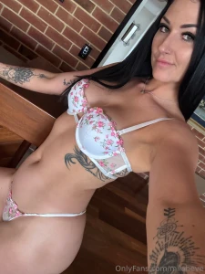 How do you manage to be so distracting i need tips