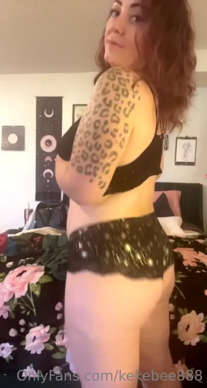 Booty jiggles and a lil dance to kick off your saturday night part 1 