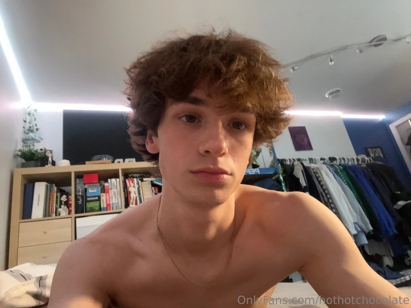 Wanna tell me a secret 