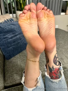 Do you want a closer look at my wrinkly soles part 4