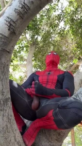 Me vine a chorros sin tocarme de lo mucho que apretaba el traje mi