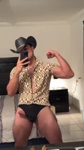 Se siente tan dura alv quien me la chupa toda