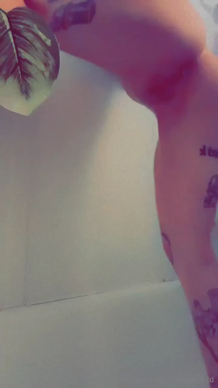 Little shower twerking 