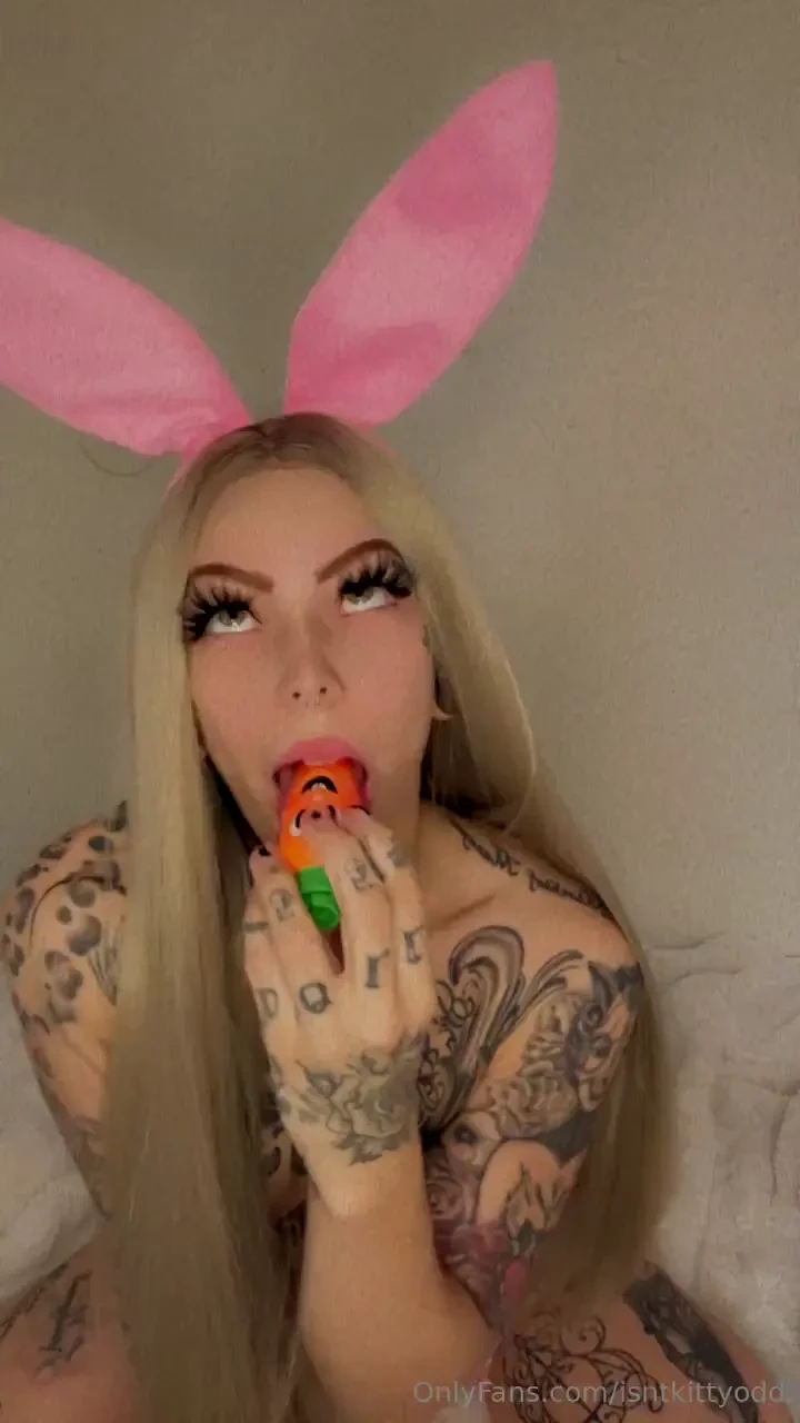 Happy easter weekend check your dms to see this bunny get naughty 