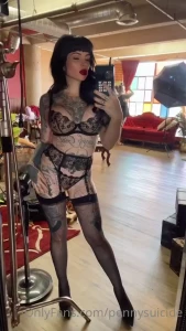 Behind the scenes of a photoshoot channeling my inner bettie page