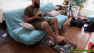 I smother duchess under my stinky feet