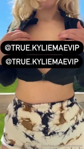 Just a lil bit of titties for your feed