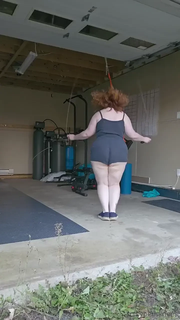 Do you like me jumping rope with no shirt 