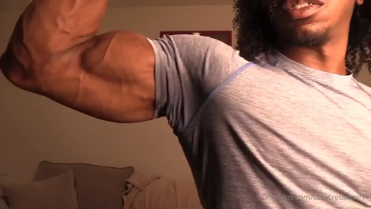 Grrrrr i love putting on a flex show for you so much fun with the rope 