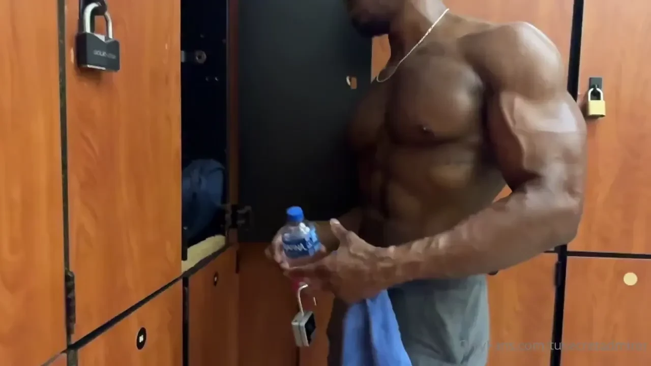 I was in the sauna and this guy started staring at me next thing i 