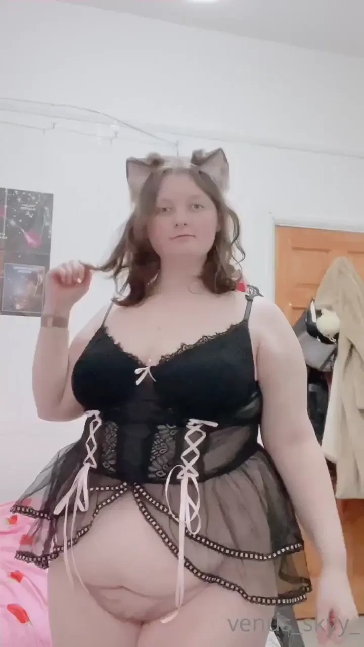 When a kitty bends over like this they re waiting for you to breed 