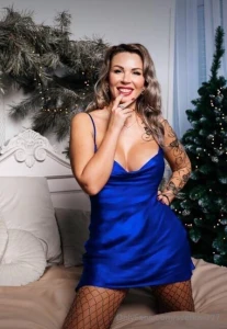 Which outfit do you like more part 18