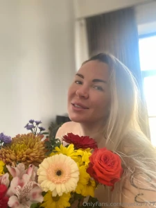 I feel soft i smell divine do you want to feel