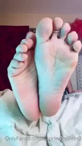 Hot milf soles show with natural nails