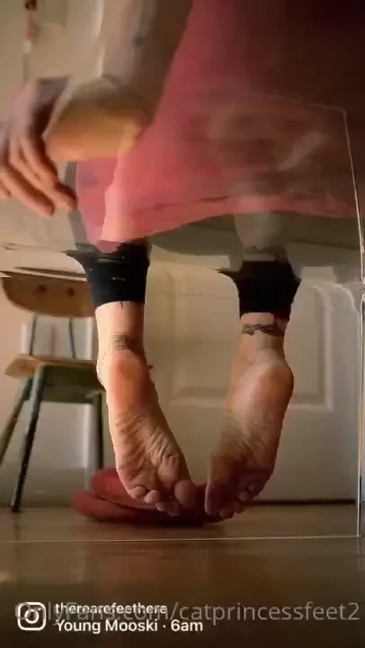 You may lick the glass only tip for full 30sec clip 