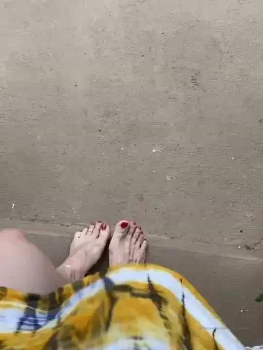 Finally pouring like a long struggle to get a squirt out then theres 