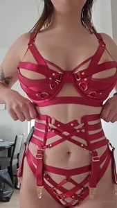 I recieved some clothes today should i go live and do a try on