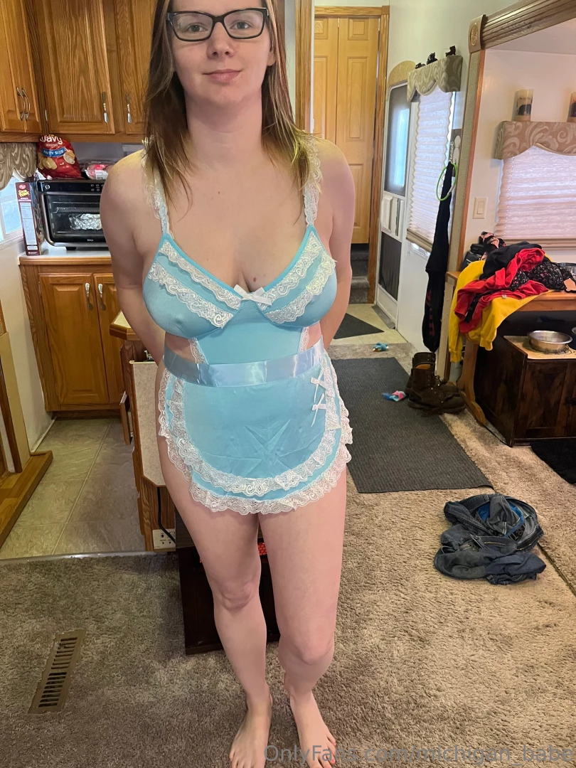 Do you like my cleaning outfit baby i would love for you to come watch 