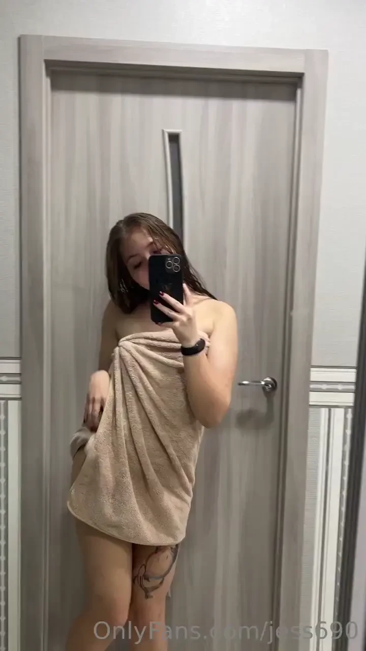 20 y o bestie wants you lick her everywhere 