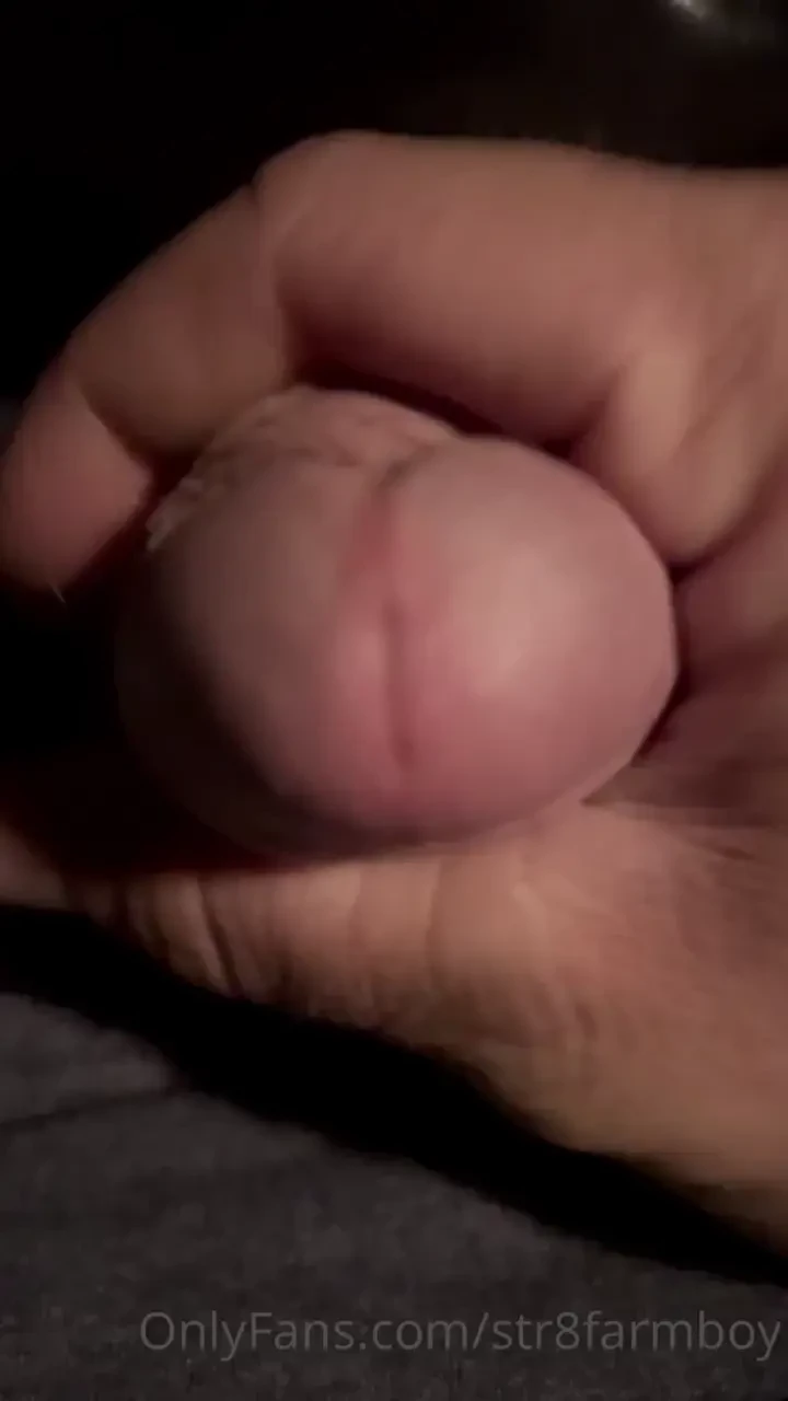 Who wants to see me cum in the farm truck 