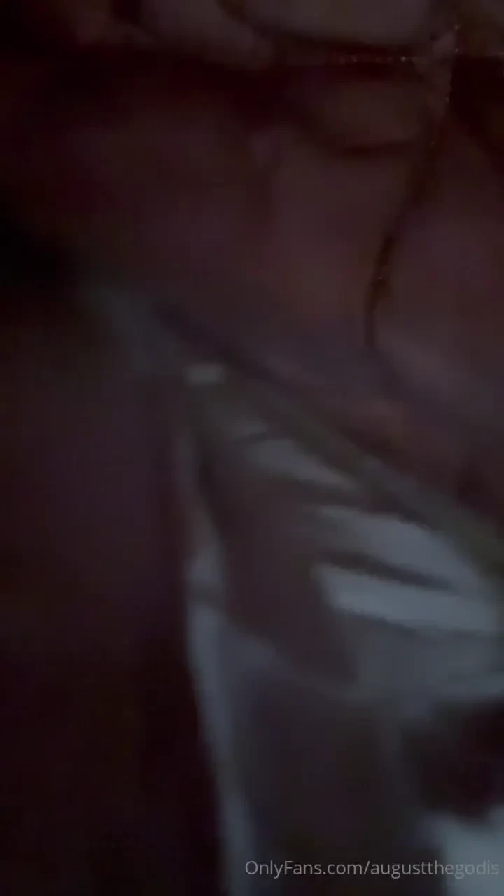 My dutch ovens be steamy and stinky as fuck this type of smell will 