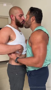 Estreno cierto que los musculosos tienen el culo bien apretado