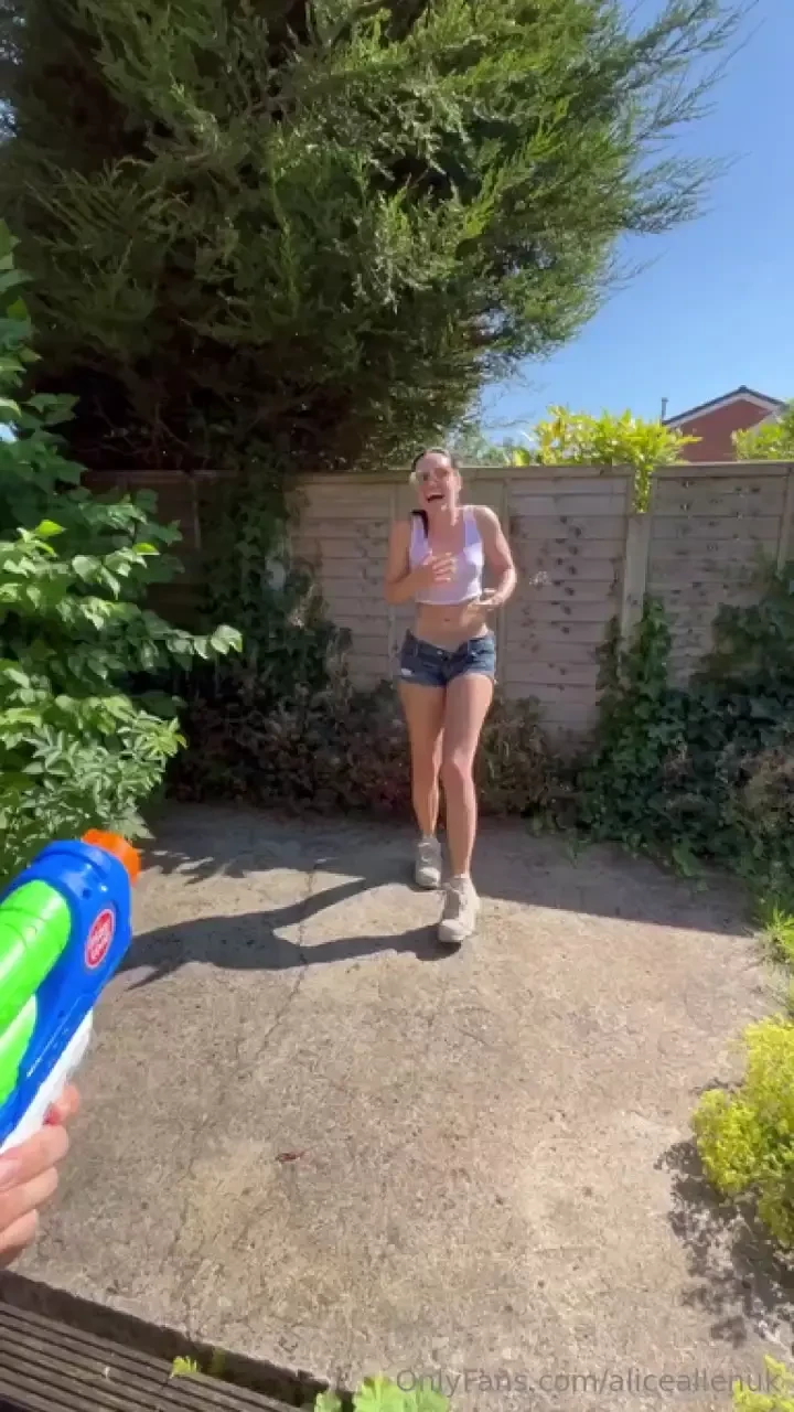 I love getting squirted in the sun - full video in your dm s 