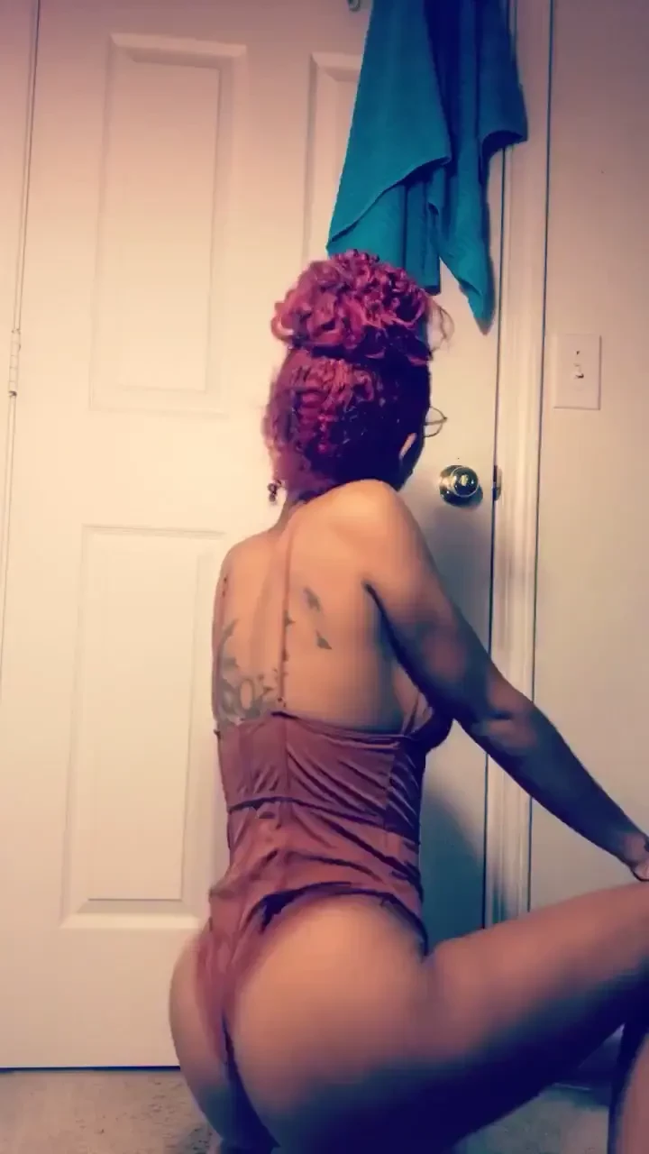 Wanna see more of me tip me baby 