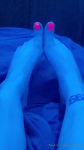 My toesies look so cute in blacklight don t ya think i love how neon
