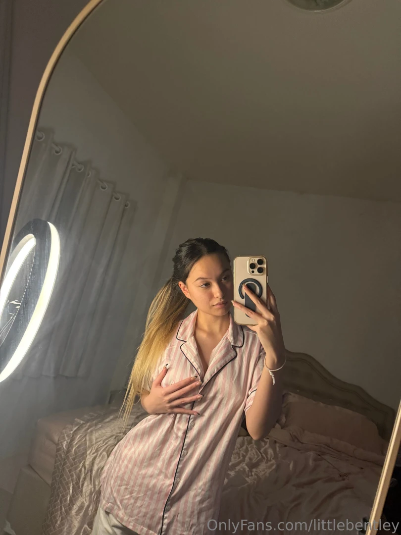 Guess what colour panties i have on and i ll send you a surprise 