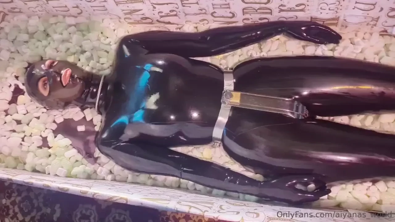 Some sneak peaks into our christmas shooting felixrubberfemboy and i 