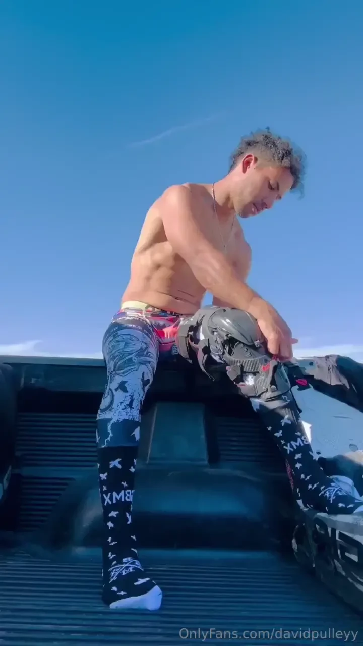 Stoked on the fit of these moto knee brace socks from goatbrandmx 