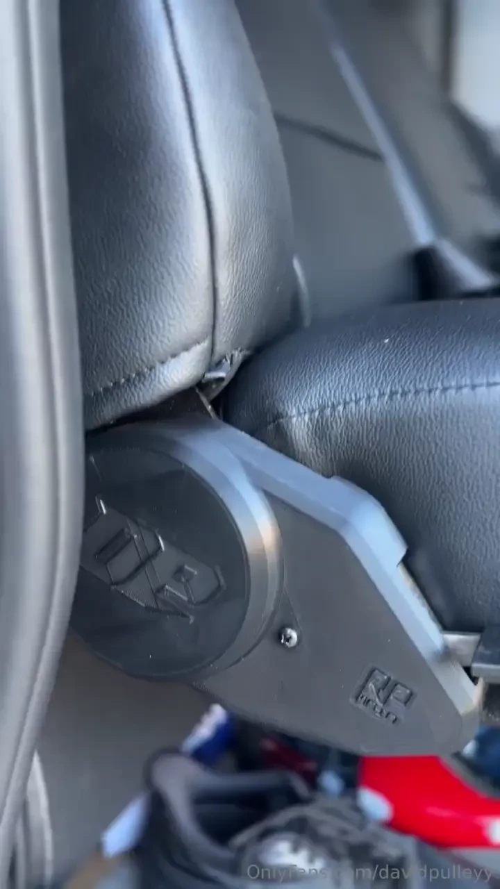 Here is a little peak at how the front lounge sleeper part of the van 