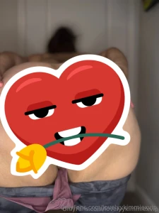 Spreading my ass cheeks wide for you drop a sweet tip and i will send