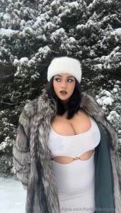 She s got the looks that kill