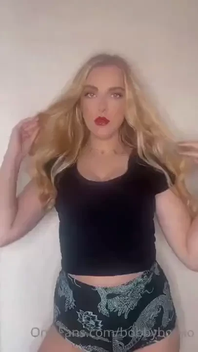 Would you like to be covered in red lipstick 