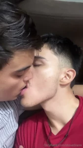 Soy el mejor dando besos con lengua part 1