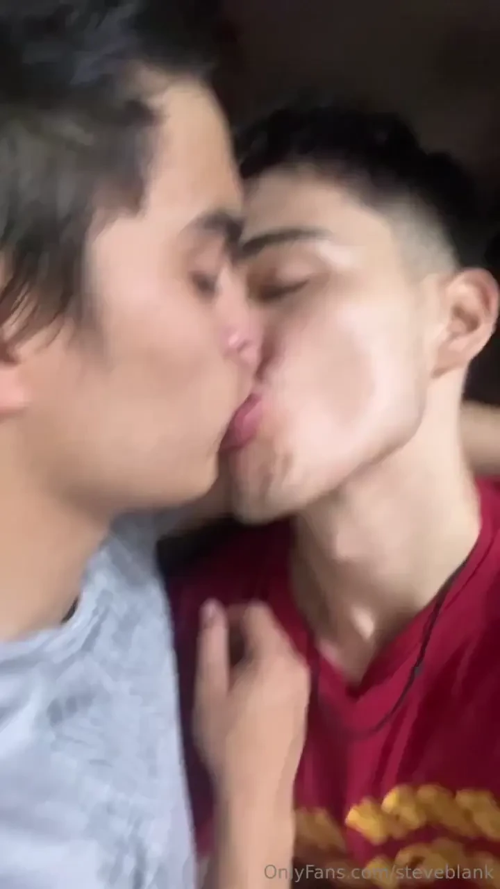 Soy el mejor dando besos con lengua 