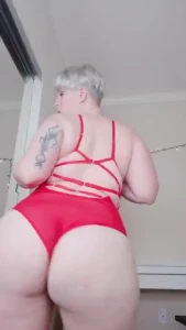 I m obsessed with this new red set