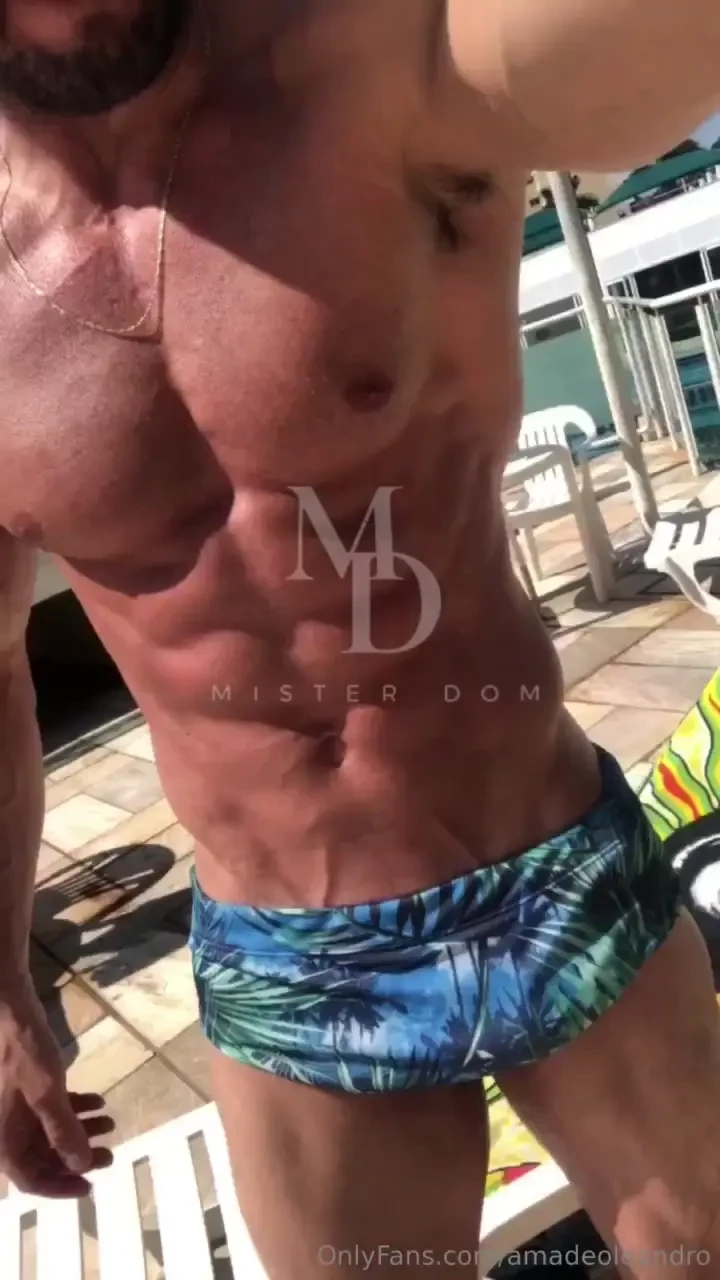 Quem aqui prefere um corpo bronzeado who here prefers a tanned body 