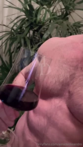 Naked wine or wine naked