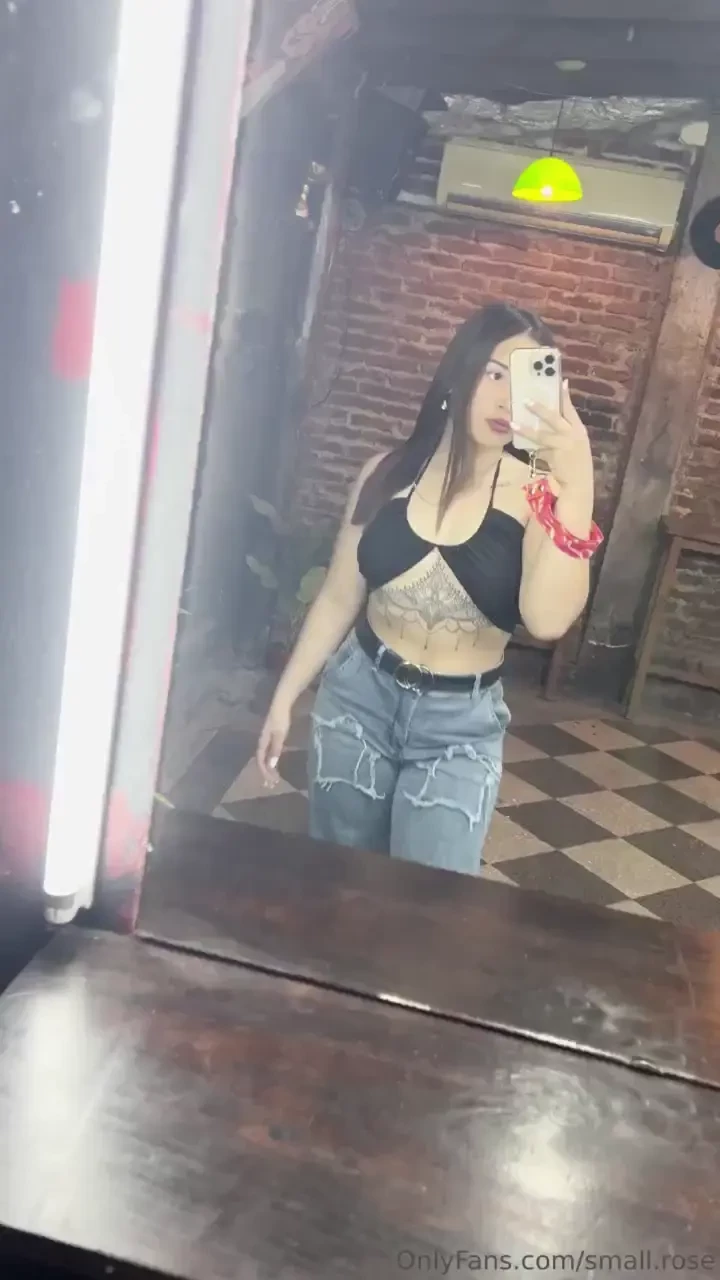 I love this outfit would you hit on me if you saw me in this 