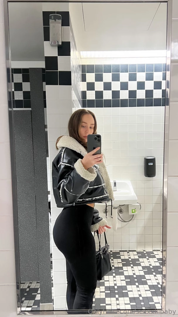 Not sure why you guys decided to make this photo viral but i m not mad 