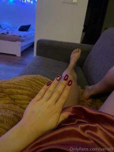 V t dnu mus m na nehty jakou barvu si m m d t napi te mi do koment i