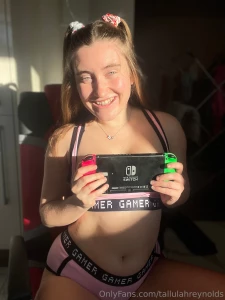Have you ever seen cuter gamer girl boobies